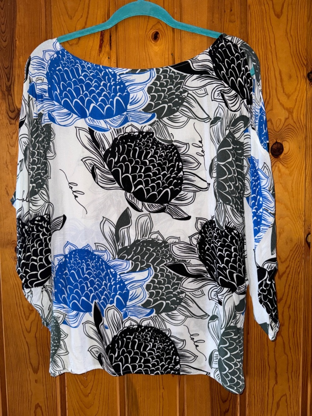 Gently Used Simply Sisters Women’s Blue, Black & White Floral Tunic Top small